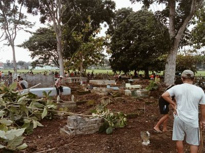 Kerja Bakti Bersih makam desa Sidomukti